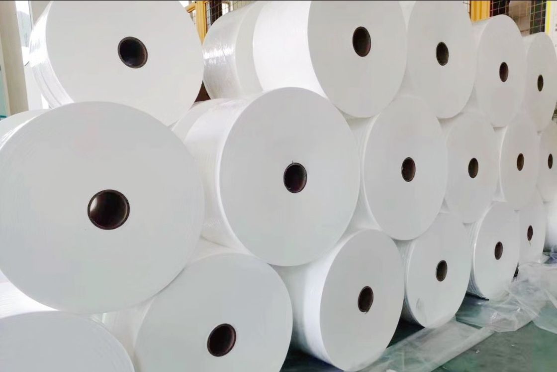 Beyaz Koruyucu Maskeler 1600mm Eriyik Üflemeli Dokunmamış Kumaş