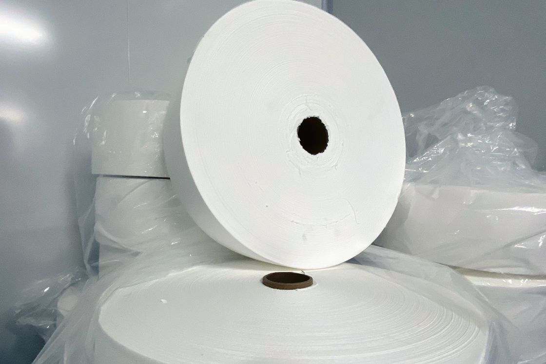 Beyaz Koruyucu Maskeler 1600mm Eriyik Üflemeli Dokunmamış Kumaş